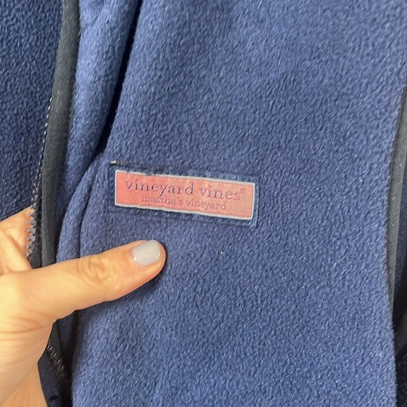 Ladies navy blue vineyard vines vest - Picture 3 of 4